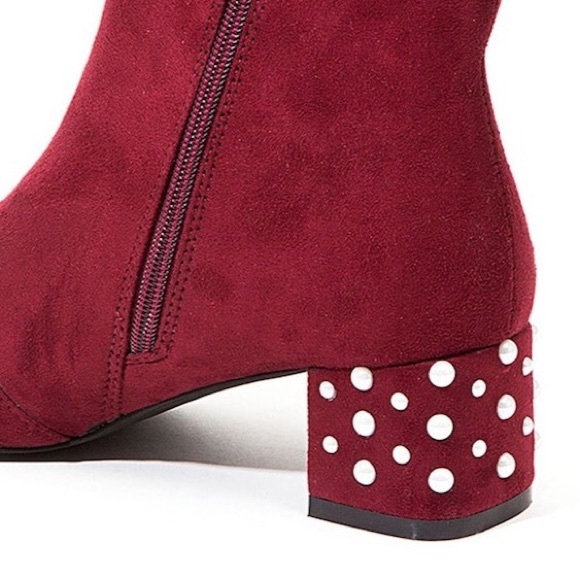 ๐ฟ๐ Vegan Suede โ Pearl Embellish Bootie โ Wine - Picture 4 of 8